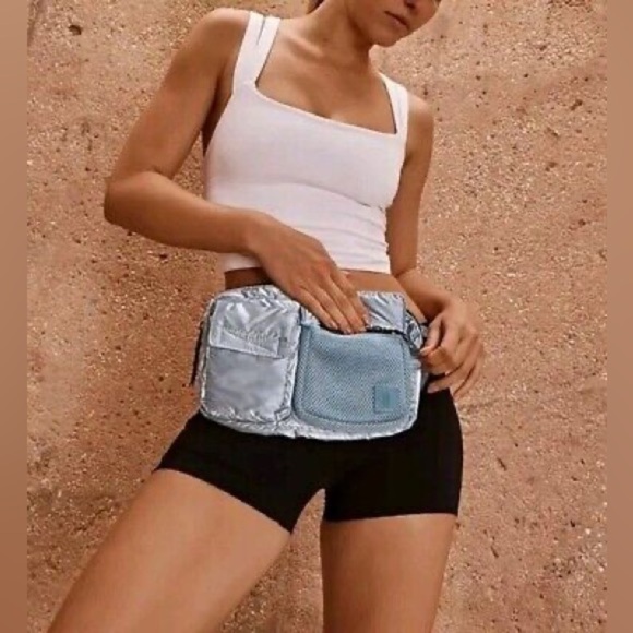 New Free People Courtside Cargo Sling Fanny waist bag - Picture 2 of 12